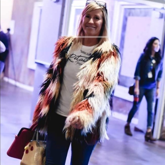 Retail Therapist T Shirt - Picture 3 of 6